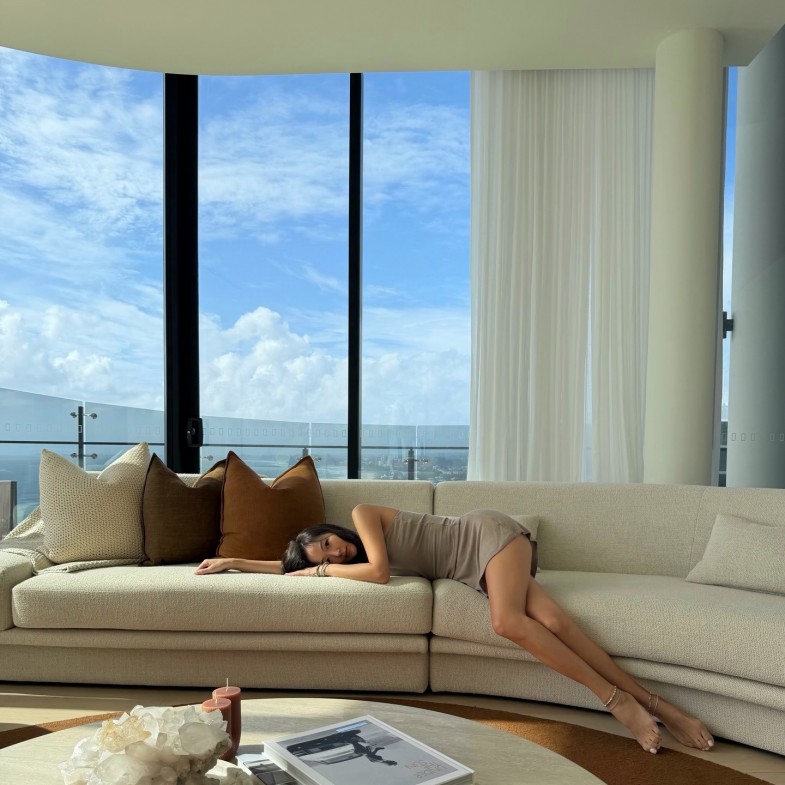 孫芸芸47歲減齡穿搭5公式：短褲＋老花包這樣搭回春10歲