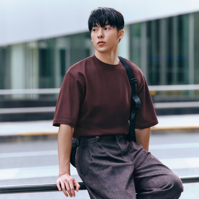 許光漢接下Uniqlo品牌大使！同款條紋衫、素T許太太準備開搶！