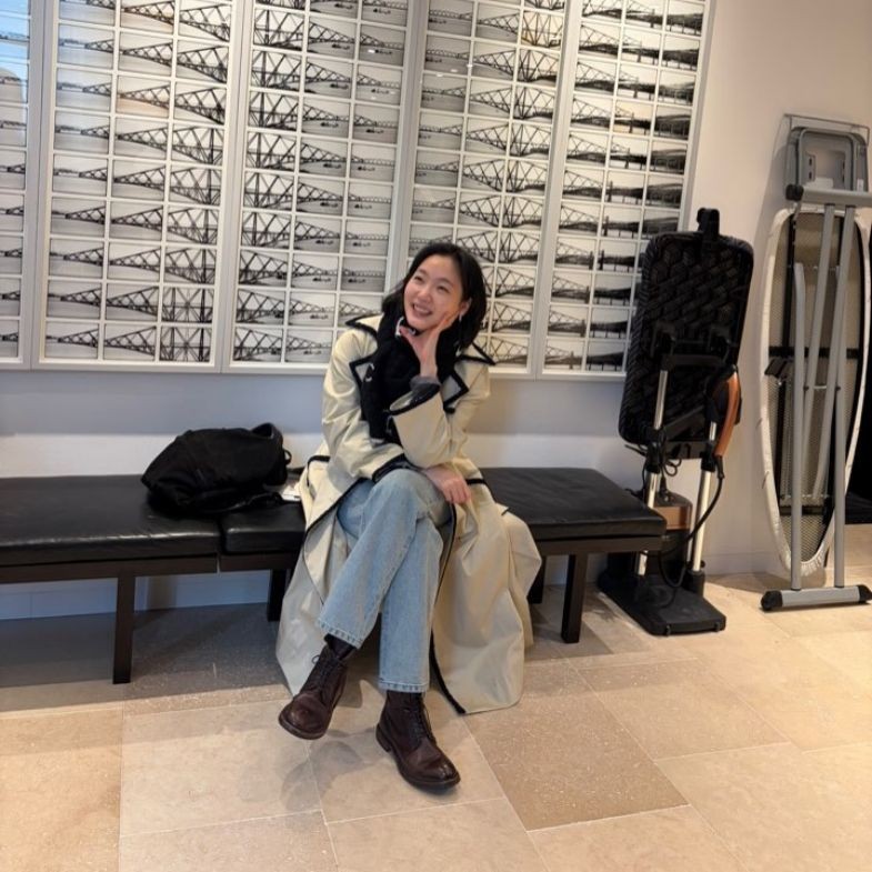 金高銀是大衣穿搭範本！4套私服解析：大衣＋牛仔褲「這樣穿」更高級