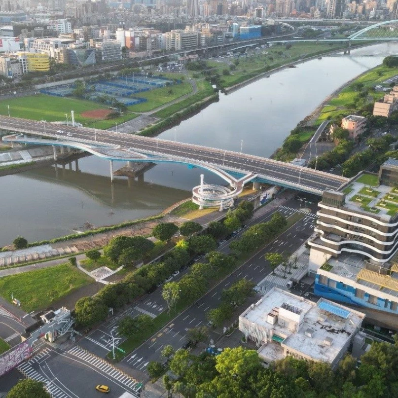 台北新地標「民權大橋景觀橋」啟用！近距離觀賞松山機場飛機起降