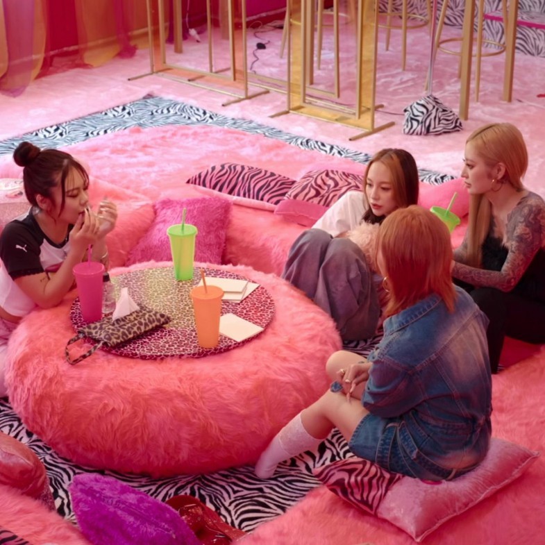 Netflix《不良一族尋愛記》線上看！「8+9」深山談戀愛，成員IG一次看