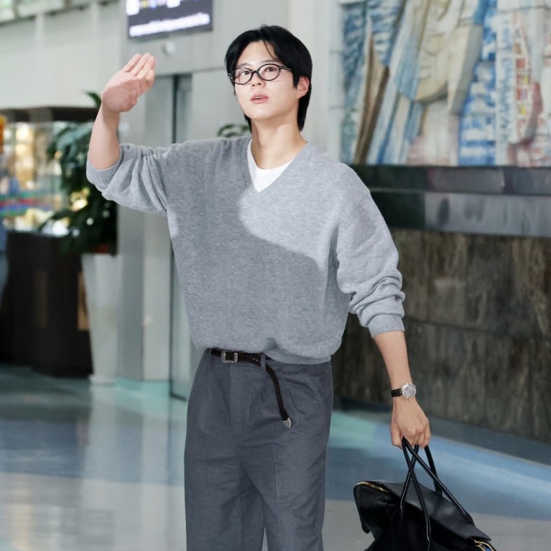 朴寶劍出席AAA機場穿搭男女必學！同款腕錶是「這品牌」，小資族也能入手