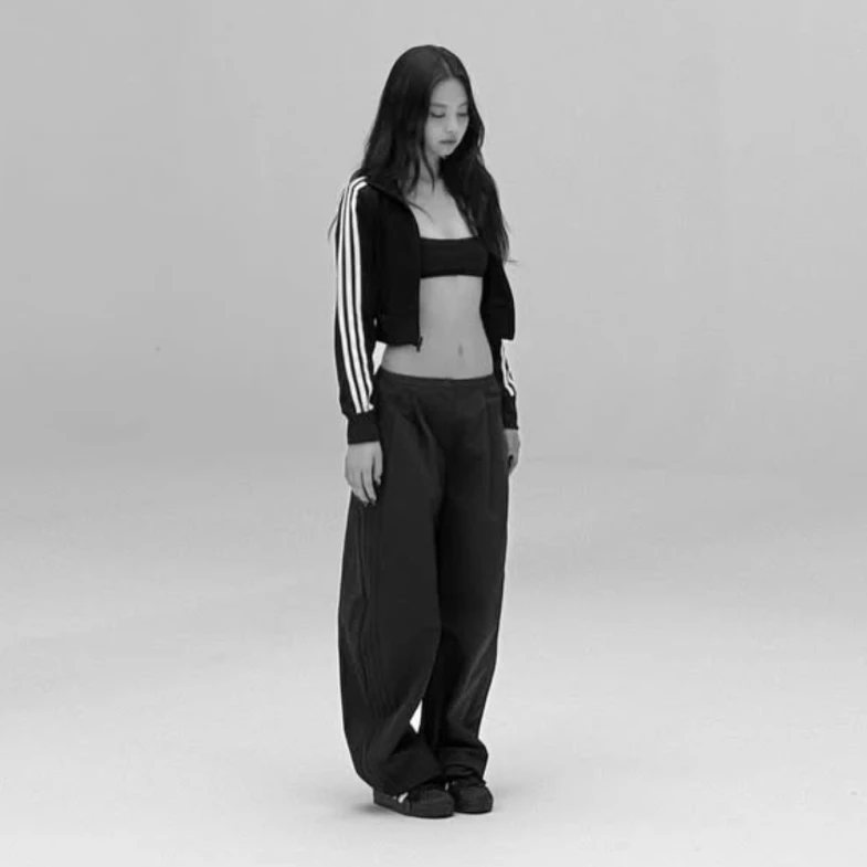 Bra Top穿搭5女星示範+10平價推薦！Jennie、華莎這樣穿超顯瘦