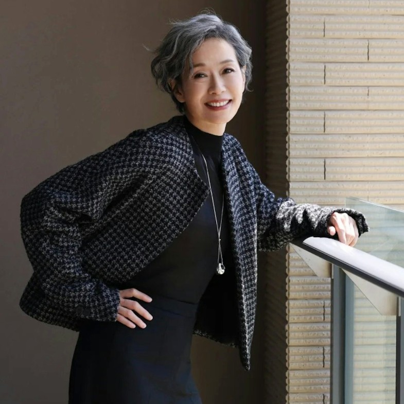 葉童62歲減齡穿搭7大要訣：首先，西裝要挑「這種剪裁」！