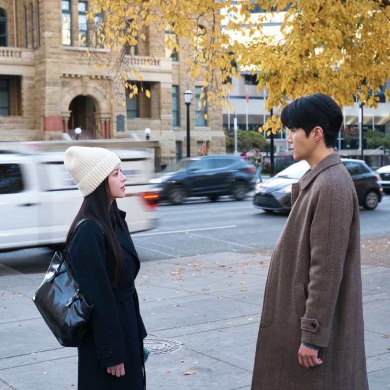 《愛情怎麼翻譯》高允貞是下一個人間香奈兒！同款毛帽櫃上被問到翻